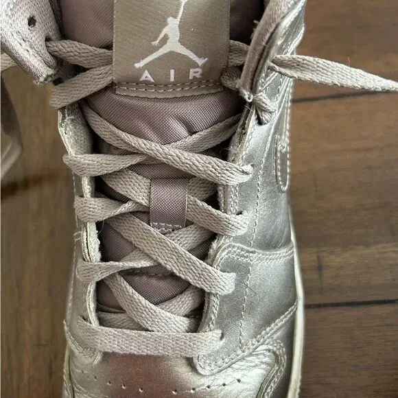 Nike Air Jordan 1 Silver Model AV5174-200 Youth Size 6.5 Y - Picture 9 of 9